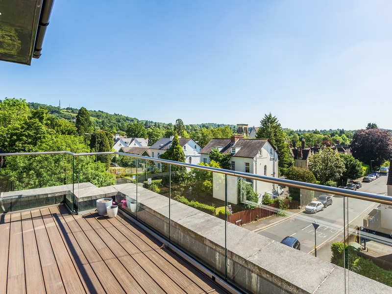 2 Bed Apartment To Rent in Reigate